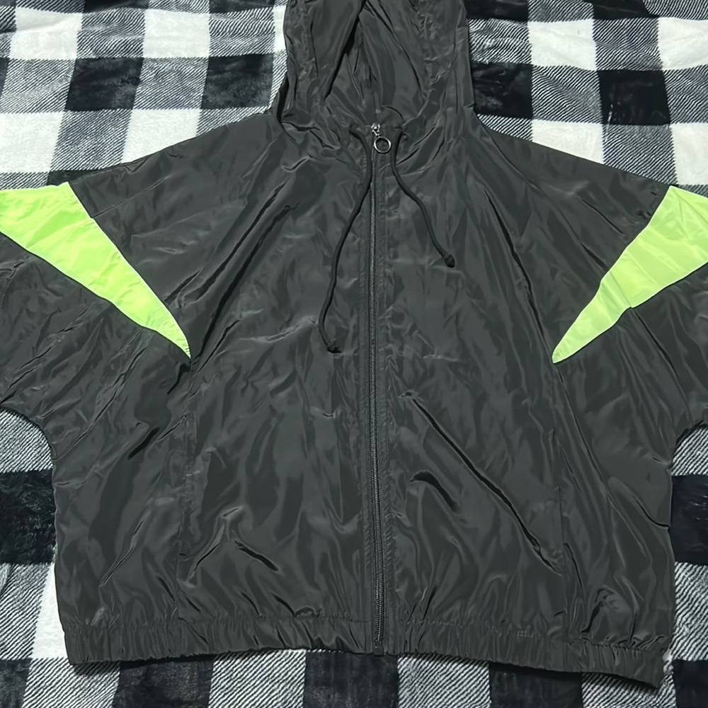 No Boundaries Kids Extra Large Black and Neon Green Color block Windbreaker